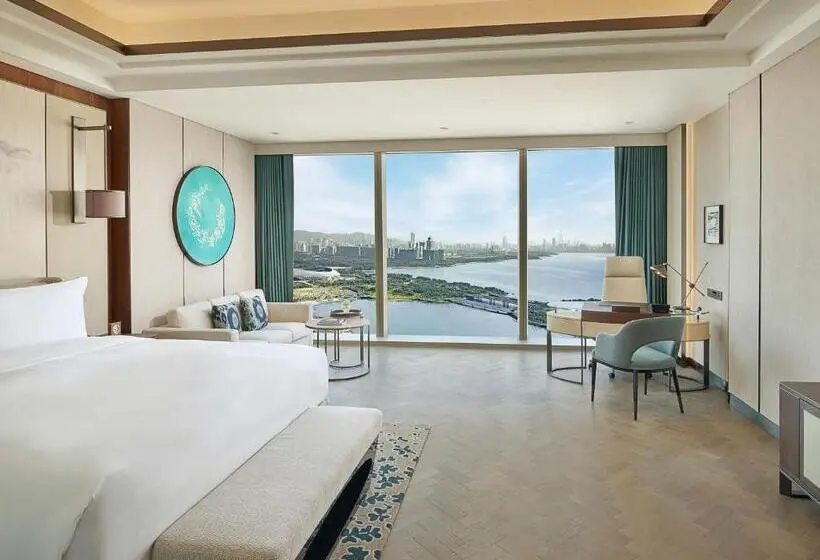 キングサイズベッドのデラックスルーム, Raffles Shenzhen