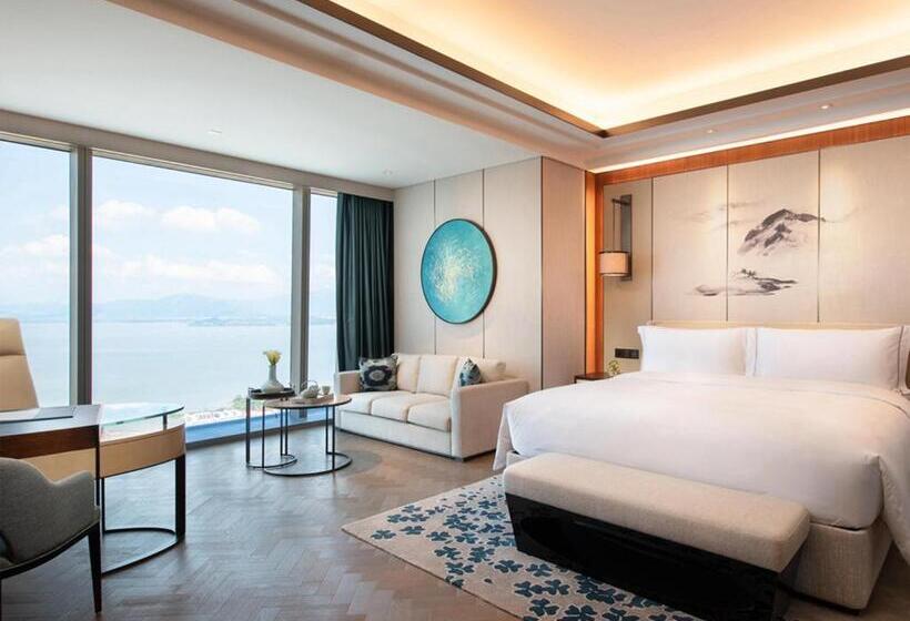 带大床的豪华间, Raffles Shenzhen