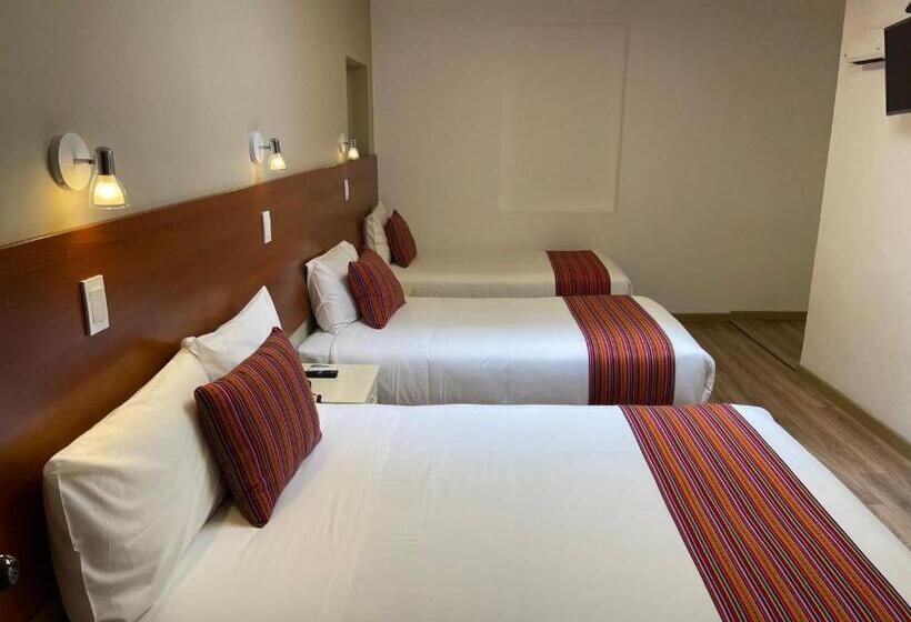 חדר סופריור לשלושה, San Pedro Plaza