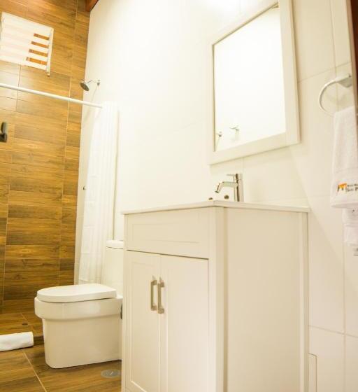 חדר סופריור לשלושה, San Pedro Plaza