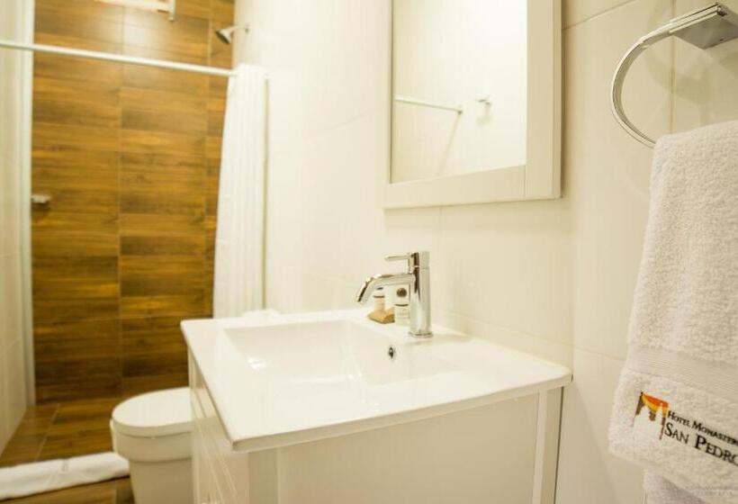 חדר סטנדרט לארבעה, San Pedro Plaza