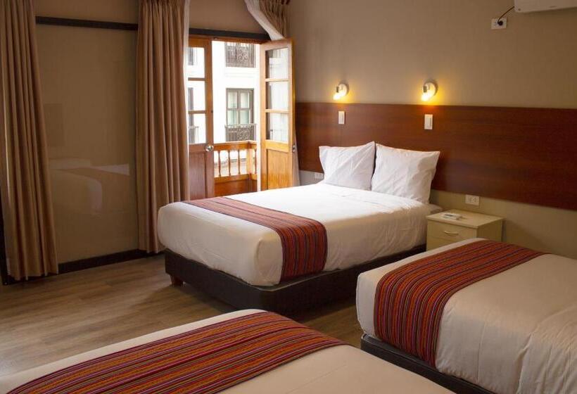 חדר משפחתי, San Pedro Plaza