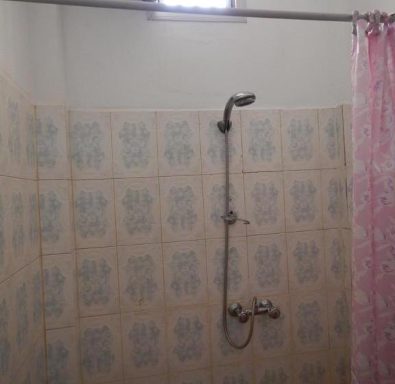 اتاق اکونومی, Residence Saint James