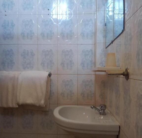 اتاق اکونومی, Residence Saint James