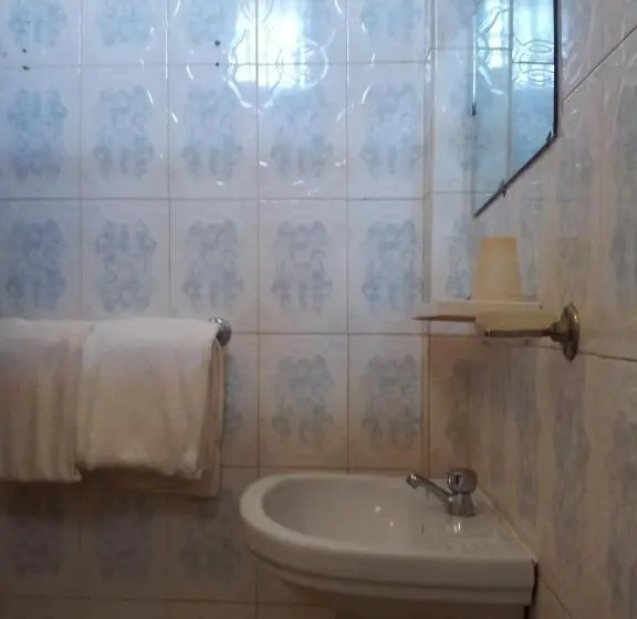 اتاق اکونومی, Residence Saint James