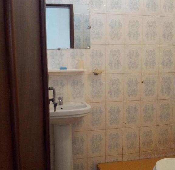 اتاق اکونومی, Residence Saint James