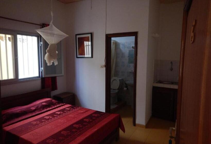 اتاق اکونومی, Residence Saint James