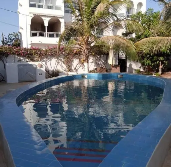 اتاق اکونومی, Residence Saint James