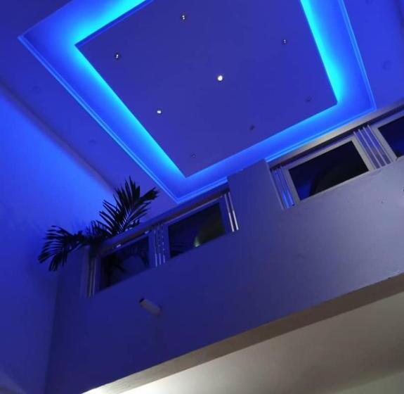 اتاق اکونومی, Residence Saint James