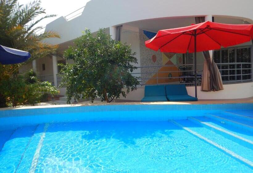 اتاق اکونومی, Residence Saint James