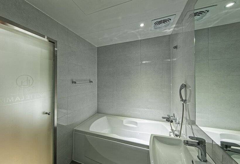 اتاق لوکس سه تخته, Notte La Mia