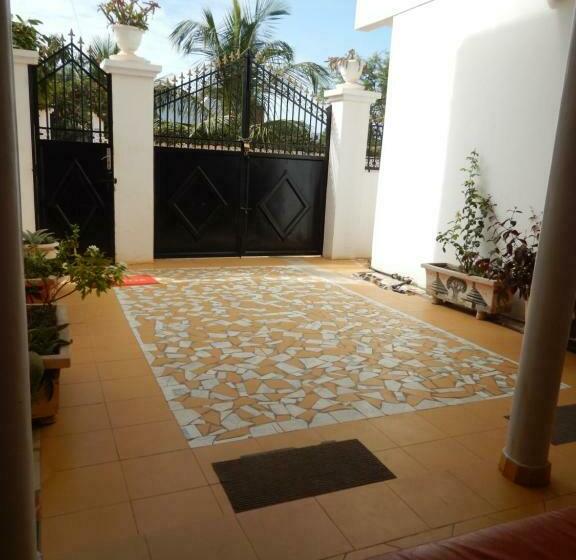 اتاق اکونومی, Residence Saint James