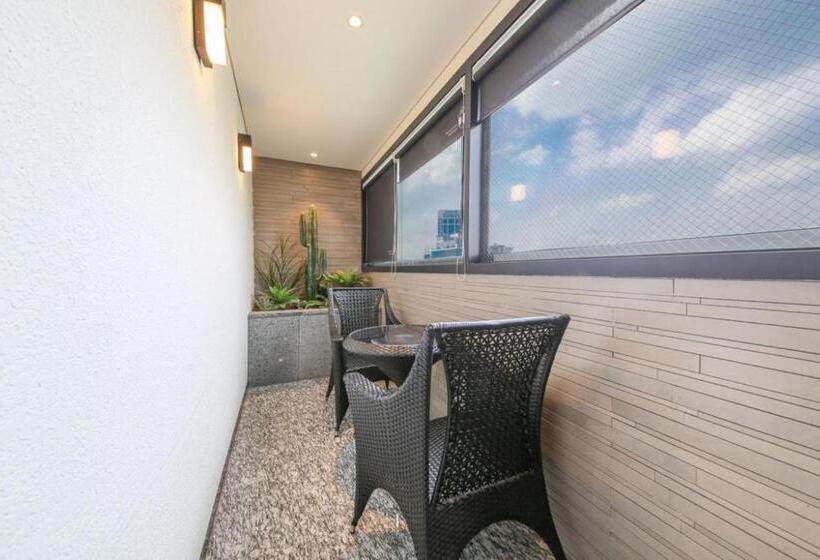 Estudi Deluxe, Mari Hotel Terminal Branch