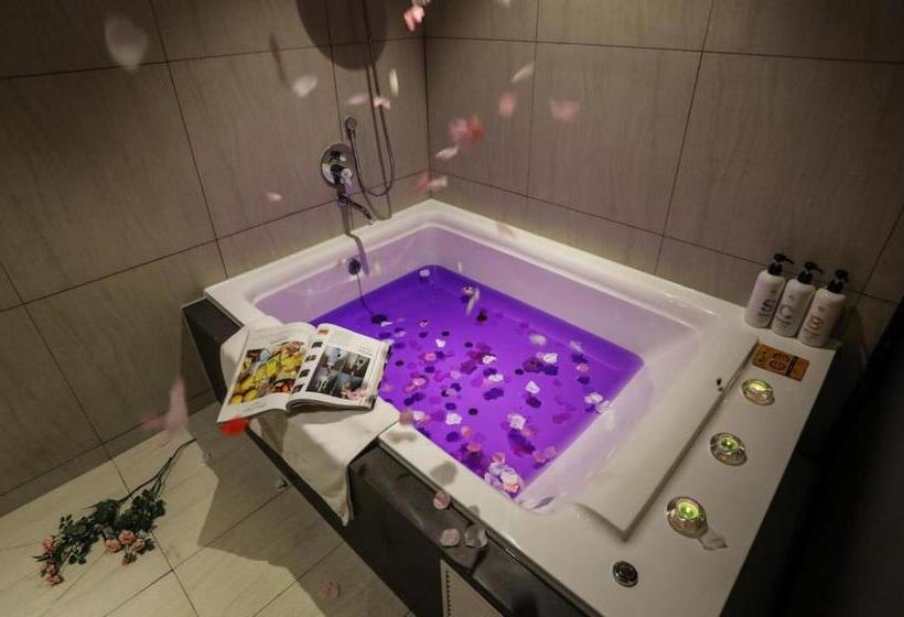 Suite Familiar, Mari Hotel Terminal Branch