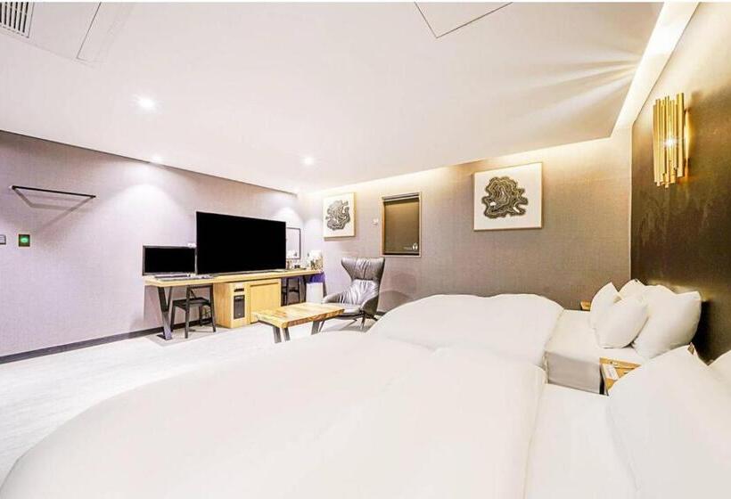 Habitació Superior, Mari Hotel Terminal Branch