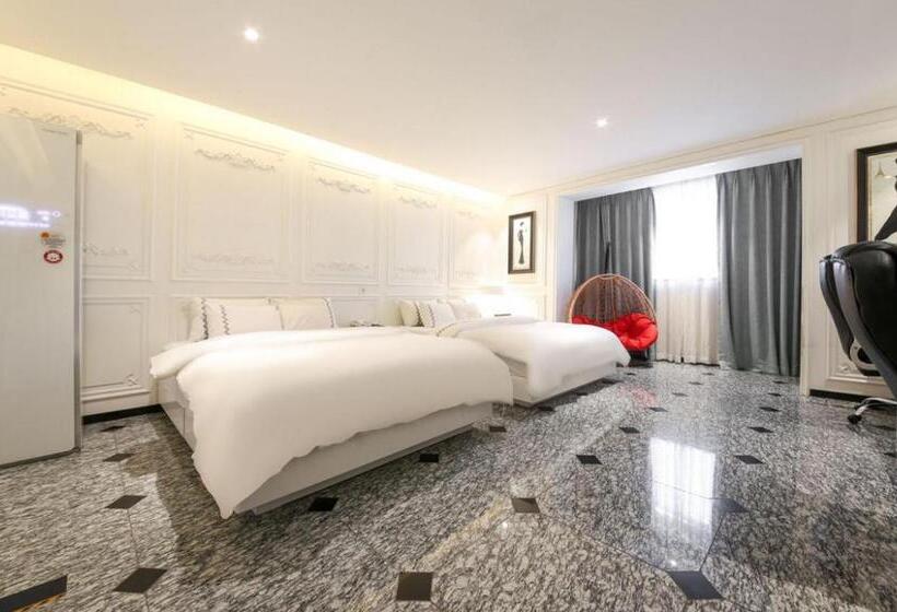 Estudi Deluxe, Mari Hotel Terminal Branch