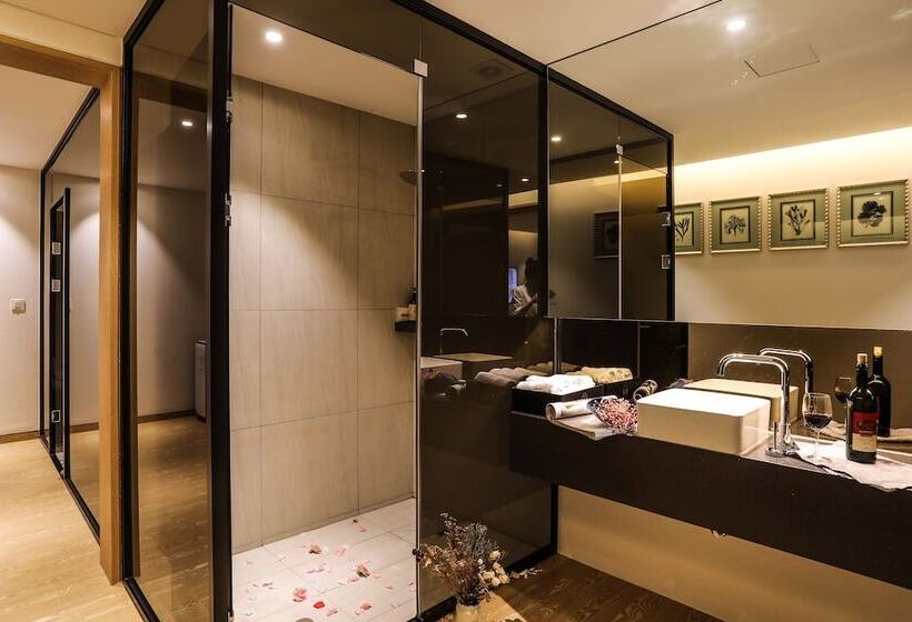 Suite Familiar, Mari Hotel Terminal Branch