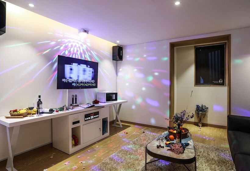 Suite Familiar, Mari Hotel Terminal Branch