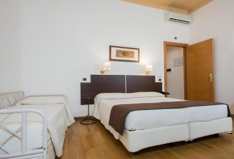 اتاق استاندارد سه نفره, Piazza Paradiso Accommodation