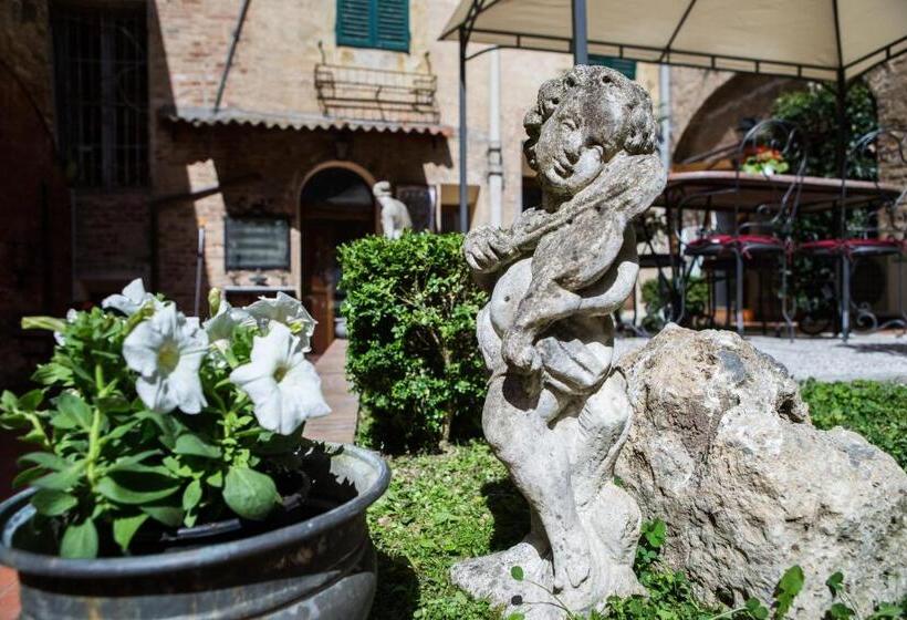 استودیوی استاندارد, Piazza Paradiso Accommodation