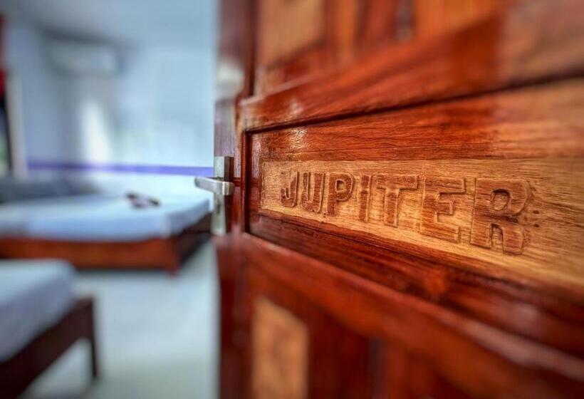 اتاق لوکس, White Summerville Tourist Inn