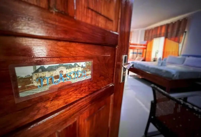 Deluxe-huone King-vuode, White Summerville Tourist Inn