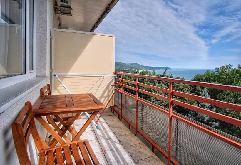 اتاق استاندارد با چشم‌انداز دریا, Azimut Hotel Prometey Nebug Tuapse