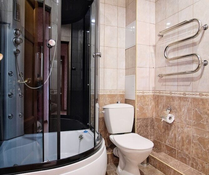 سوییت جونیور, Azimut Hotel Prometey Nebug Tuapse