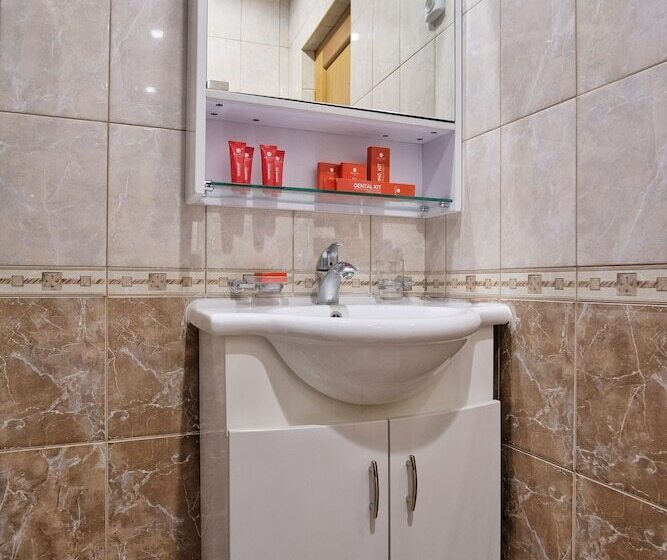 سوییت جونیور, Azimut Hotel Prometey Nebug Tuapse