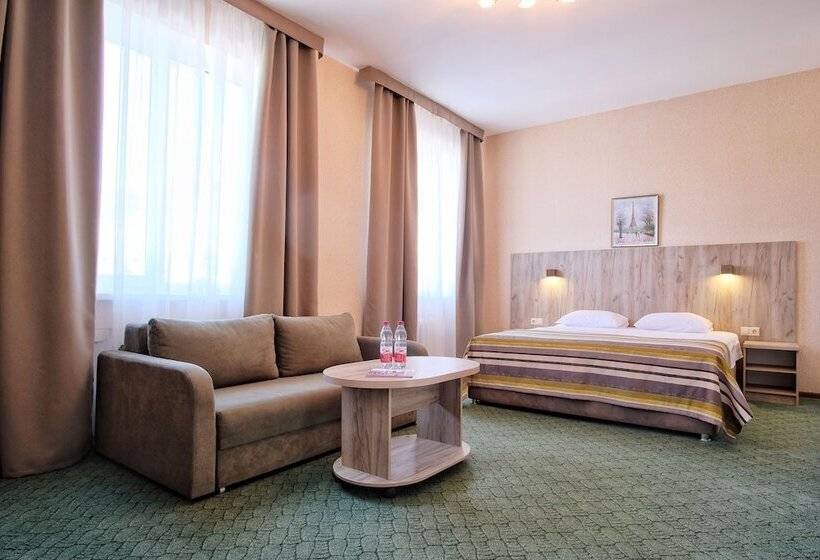 سوییت جونیور, Azimut Hotel Prometey Nebug Tuapse