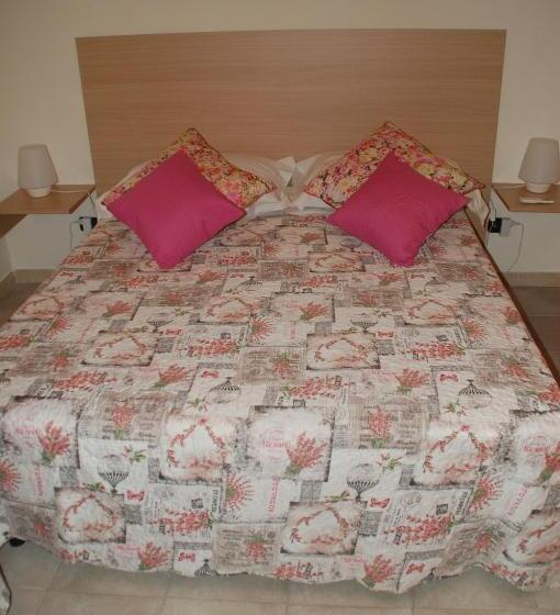 اتاق خانوادگی, B&b Emily Brindisi