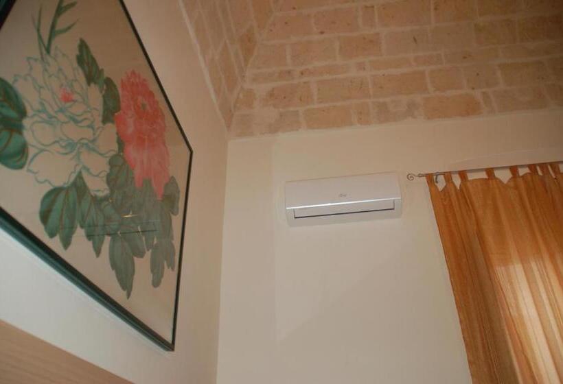 اتاق خانوادگی, B&b Emily Brindisi