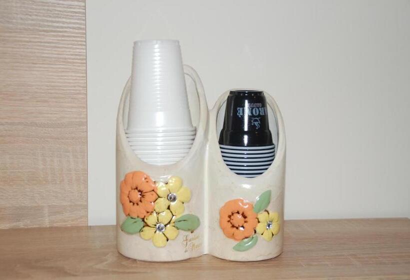 اتاق خانوادگی, B&b Emily Brindisi