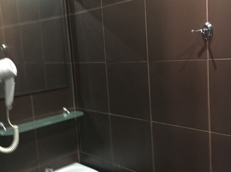 디럭스 룸, Erzi Club