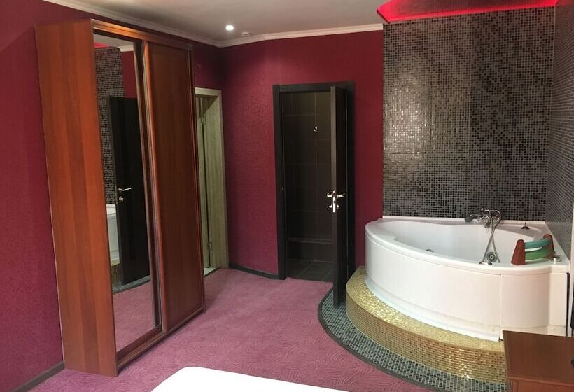 디럭스 룸, Erzi Club