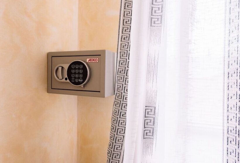 اتاق سوپریور, Kristina A