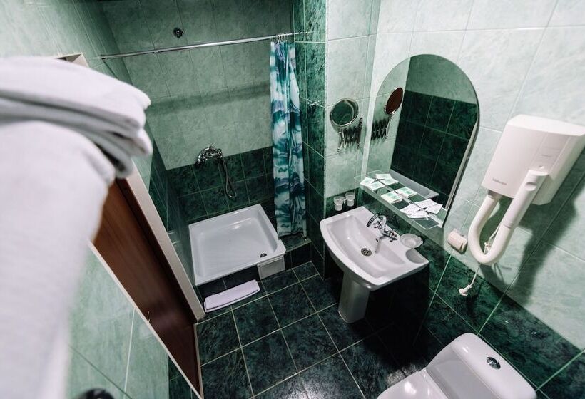 سوییت لوکس, Kristina A