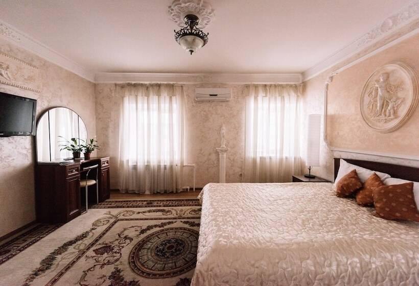 سوییت لوکس, Kristina A