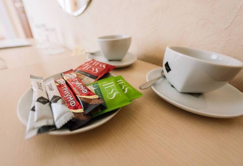 اتاق سوپریور, Kristina A