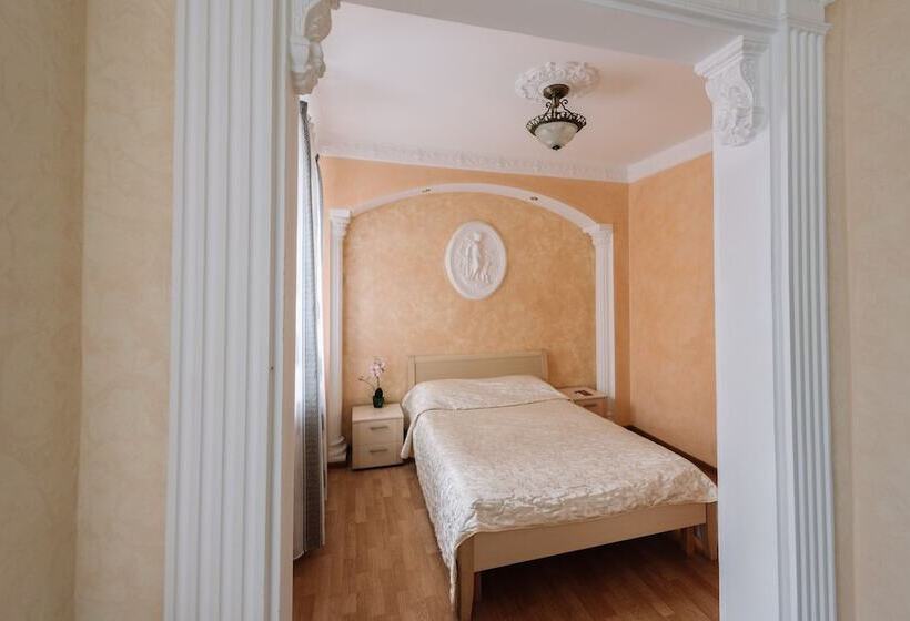 اتاق سوپریور, Kristina A