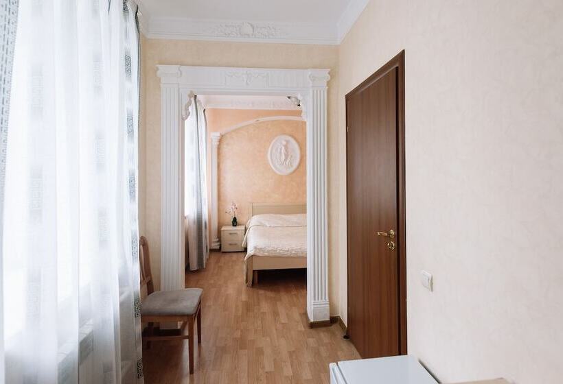 اتاق سوپریور, Kristina A