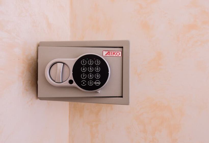 اتاق سوپریور, Kristina A