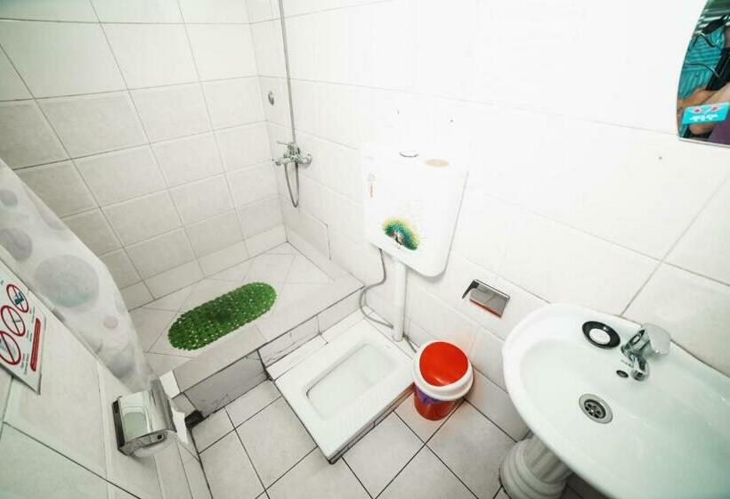 تختخواب در اتاق مشترک, Sunrise Guest House