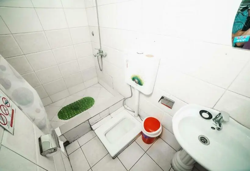 تختخواب در اتاق مشترک, Sunrise Guest House