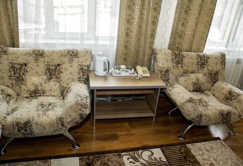 سوییت جونیور, Sunrise Guest House