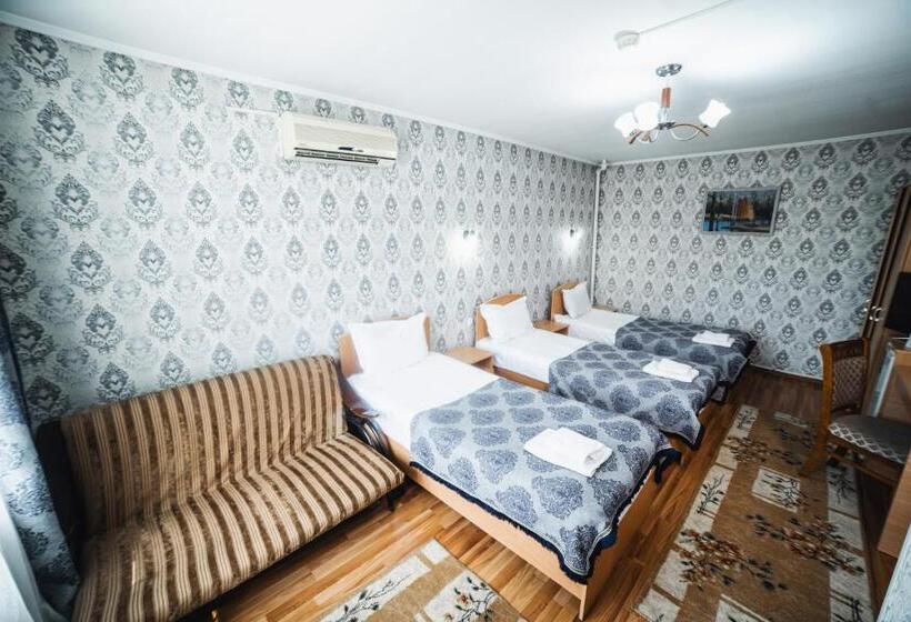 اتاق استاندارد سه نفره, Sunrise Guest House