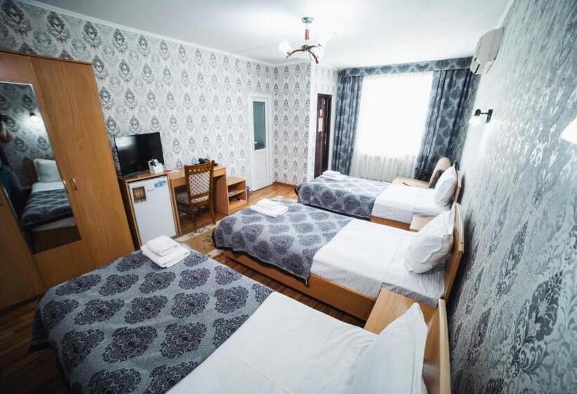 اتاق استاندارد سه نفره, Sunrise Guest House