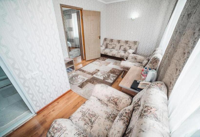 سوییت جونیور, Sunrise Guest House