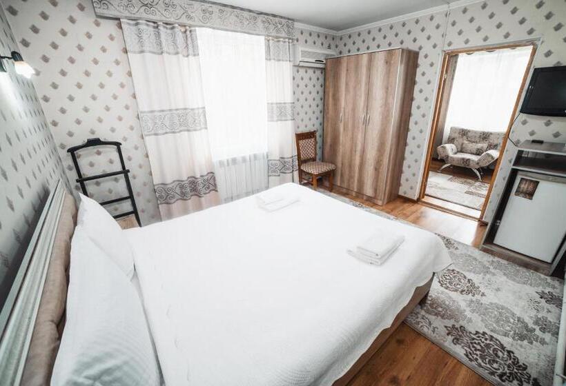 سوییت جونیور, Sunrise Guest House