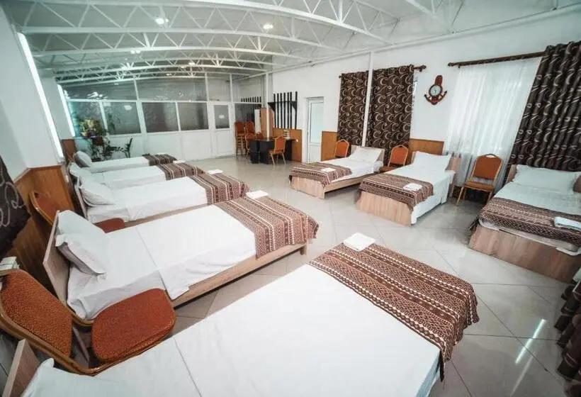 تختخواب در اتاق مشترک, Sunrise Guest House